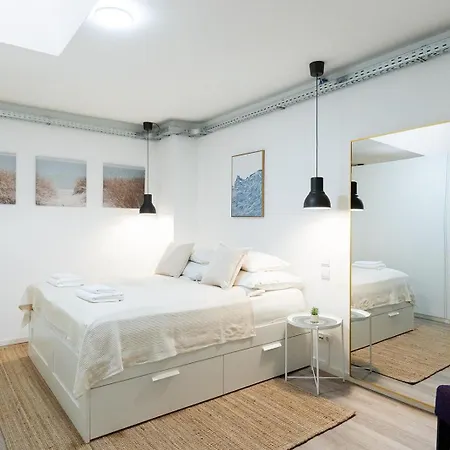 Mozartsteg Streetliving